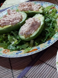 Una foto de Paltas rellenas 🥑