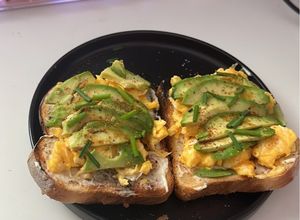 Una foto de Tostadas saludables de palta
