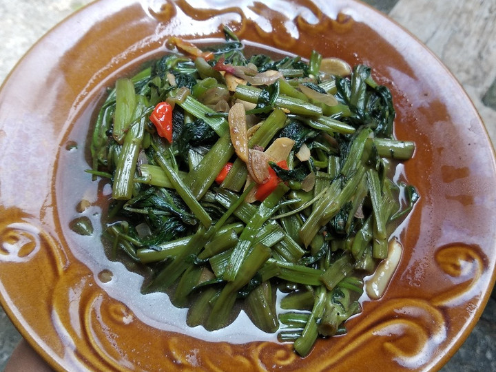 Langkah Mudah untuk Menyiapkan Cah kangkung terasi Anti Gagal