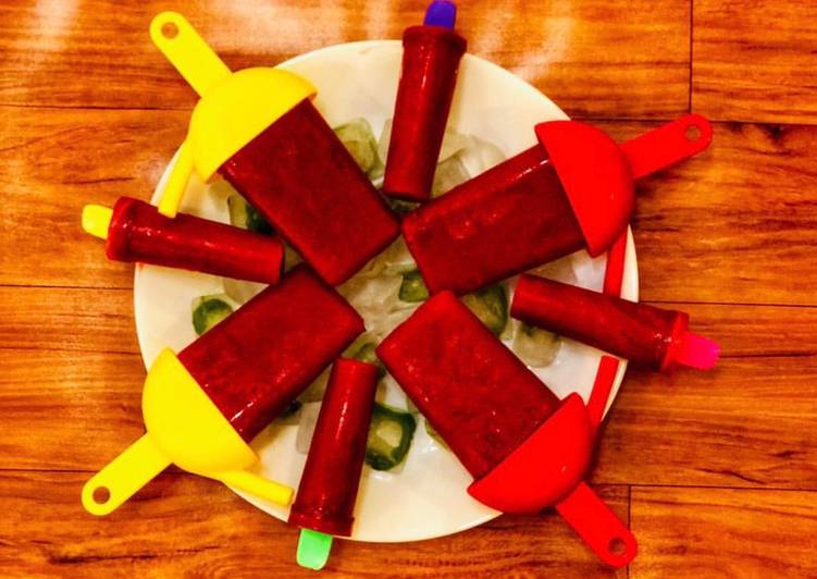 Watermelon strawberry lemonade popsicles