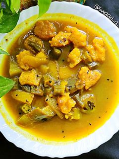 ডালের বড়া দিয়ে সব্জির টক (daler bora diye sabjir tok recipe in Bengali) রেসিপির প্রধান ছবি