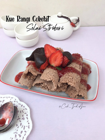 Bagaimana Membuat Kue Rangi Coklat-Selai Stroberi, Lezat