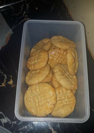A picture of Peanut butter cookies.