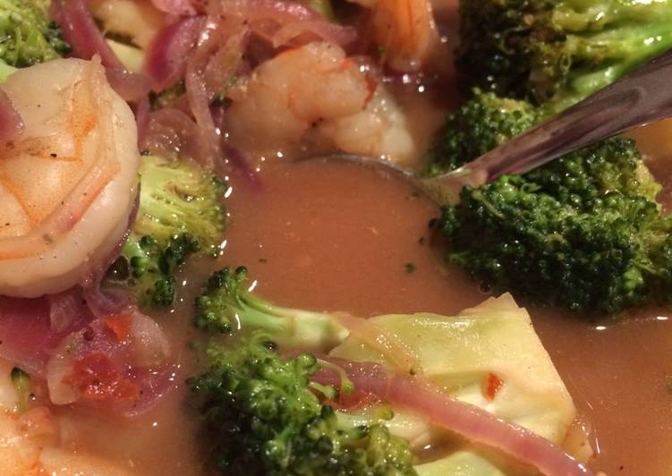Recipe of Quick Spicy Shrimp and Broccoli In Chipotle Wine Broth