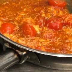 A picture of Crab in tomato sauce.