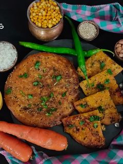 પેનકેક હાંડવો (Pancake Handvo Recipe In Gujarati) રેસીપી મુખ્ય ફોટો