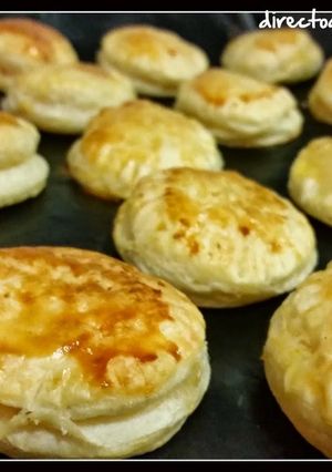 Foto principal de Canapés de queso brie y mermelada de tomate