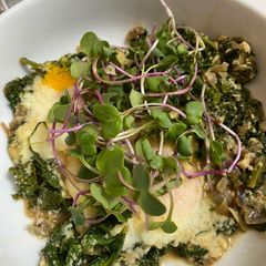 A picture of Green farmer’s market shakshuka.