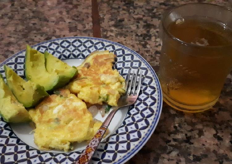 Resep Telur Dadar Keju &amp; Alpukat slice yang Lezat