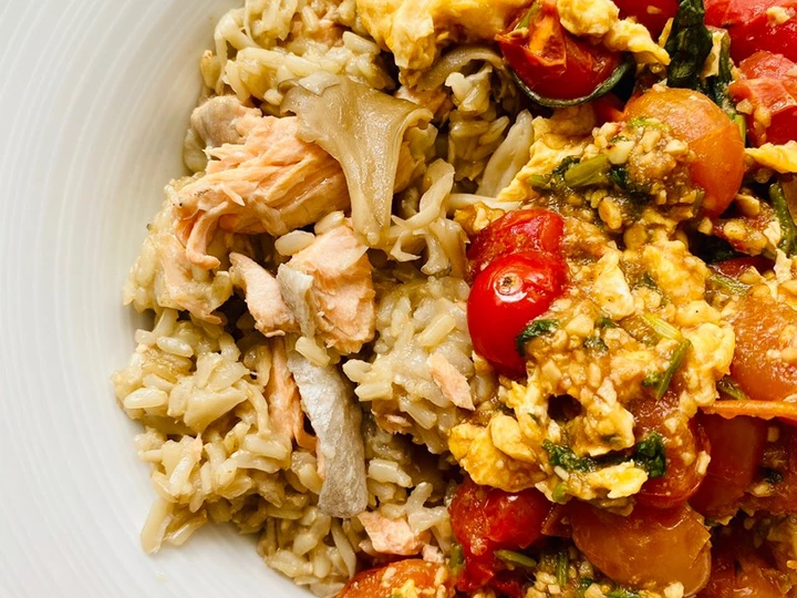 Easy Steps to Make Recipes Mushroom Salmon Rice with Tomato Basil Eggs the Awesome  So Delicious.
