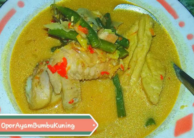 010. Resep Opor Ayam Bumbu Kuning