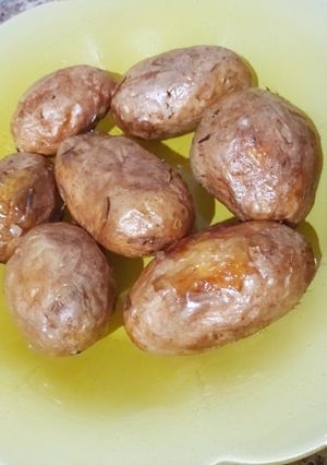 Une photo de Pomme de terre grillée au four