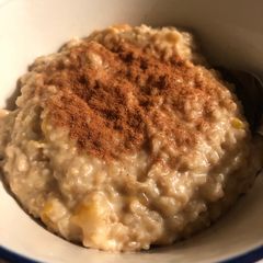 A picture of Apricot and tahini porridge.