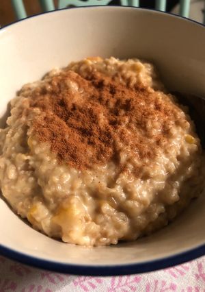A picture of Apricot and tahini porridge.