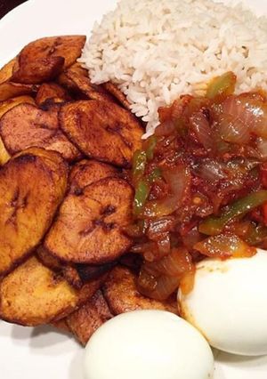 Farin shinkafa da sauce ainihin hoton girkin