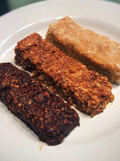 Una foto de Barritas de avena energéticas y saludables de café, de coco y de canela (3 SABORES)