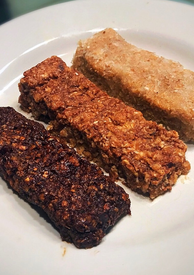 Una foto de Barritas de avena energéticas y saludables de café, de coco y de canela (3 SABORES)