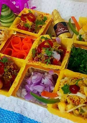 A picture of Ragda patties and pasta canapes chat.