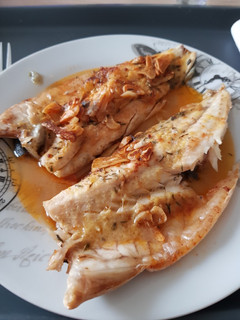 Una foto de Lubina al horno