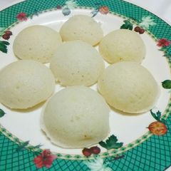 A picture of Suji Idlis in 3 mins.