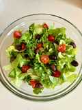 BBQ salad bowl με αρωματικό τζίντζερ και ελιές Καλαμών