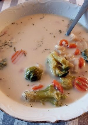 Tárkonyos tejszínes zöldségleves recept fotója