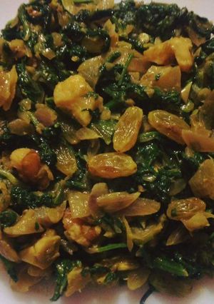 A picture of Palak With Dry fruits.
