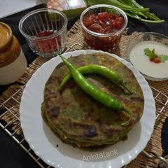 A picture of Spinach Potato Paratha.