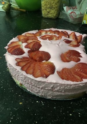 A picture of Easy lazy strawberry cheesecake.
