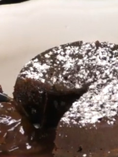 عکسی از دستور چاکت لاوا کیک 😋(کیک شکلاتی مذاب)