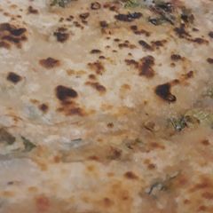 A picture of Lassan paratha.
