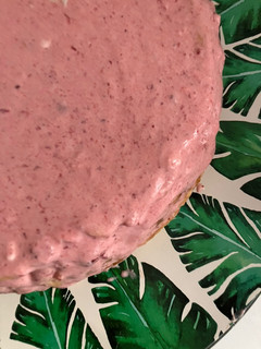 Una foto de Frosting de mascarpone y fresas 🍓, en 5’