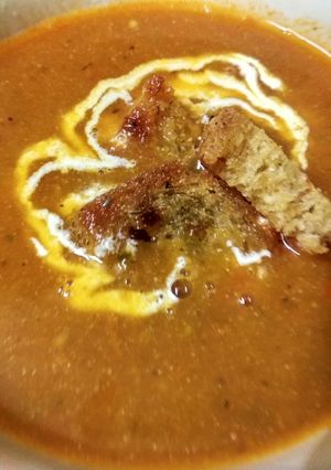 A picture of Tomato cream soup.
