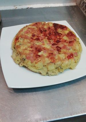 Una foto de Tortilla de papas con salchichas