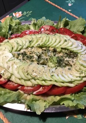 Une photo de Salade de fenouil aux tomates,concombre et scarole (sauce aux câpres)