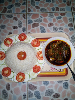 A picture of White rice with spinach source.
