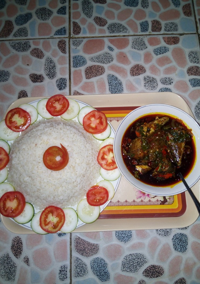A picture of White rice with spinach source.