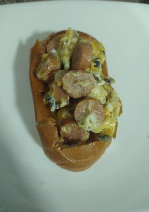 Una foto de Canasta de pan relleno con huevos revueltos