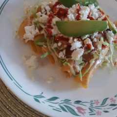 Una foto de FLAUTAS DE POLLO DESMENUZADO ESTILO MICHOACÁN 🍽️