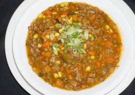 Sopa de lentejas con cordero asado