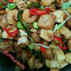 A picture of Orak arik tahu+tempe+udang+pete.