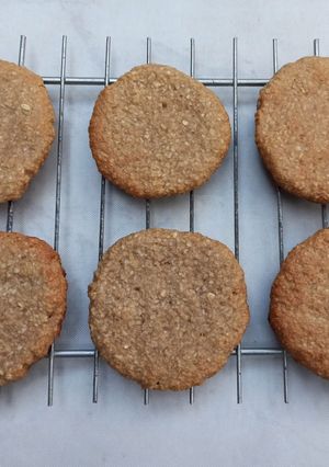 Una foto de Galletas de avena, banana / plátano y mantequilla de maní