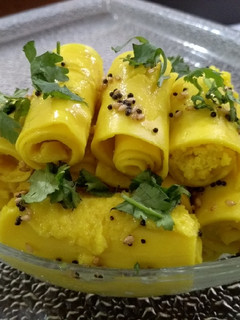 ખાંડવી (Khandvi Recipe in Gujarati) રેસીપી મુખ્ય ફોટો