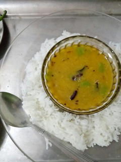 દાલ ફ્રાય ને સ્ટિમ રાઈસ(dal fry recipe in gujarati) રેસીપી મુખ્ય ફોટો
