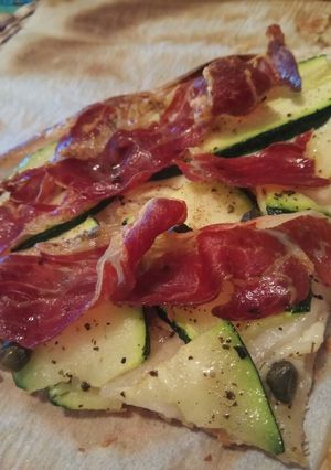 Una foto de Hojaldre de calabacín con jamón serrano