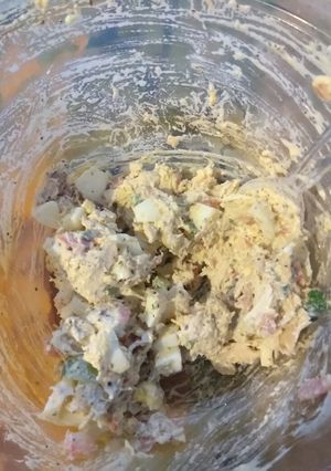 A picture of Spicy rotisserie chicken salad.