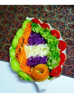 عکسی از دستور تزیین ساده سالاد فصل
