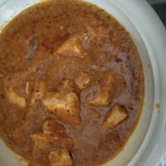 A picture of Shahi paneer.