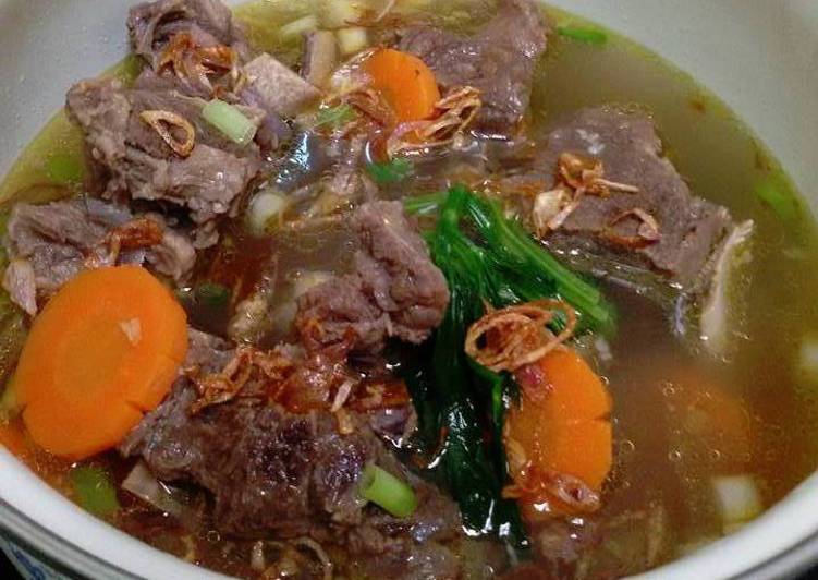 Featured image of post Bumbu Sop Iga Sapi Bening Memilih tulang iga yang masih banyak menempel sisa daging serta sedikit lemak adalah tips utama dalam membuat sop iga yang spesial