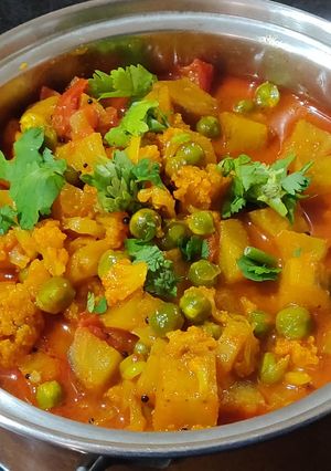 A picture of Cauliflower and raw banana sabzi.